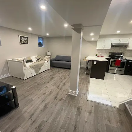 Cozyhaven A Private Entrance, Comfy Basement Apartment In Mississauga With Free Parking Conveniently Located With Easy Access To The Airport Downtown Toronto Major Malls And Highways For A Seamless Stay Exterior photo