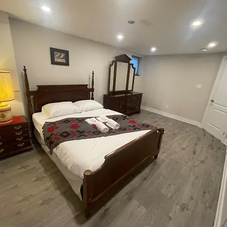 Cozyhaven A Private Entrance, Comfy Basement Apartment In Mississauga With Free Parking Conveniently Located With Easy Access To The Airport Downtown Toronto Major Malls And Highways For A Seamless Stay Exterior photo