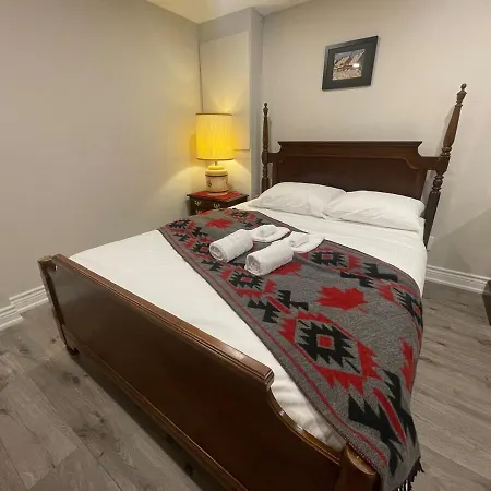 Cozyhaven A Private Entrance, Comfy Basement Apartment In Mississauga With Free Parking Conveniently Located With Easy Access To The Airport Downtown Toronto Major Malls And Highways For A Seamless Stay Exterior photo