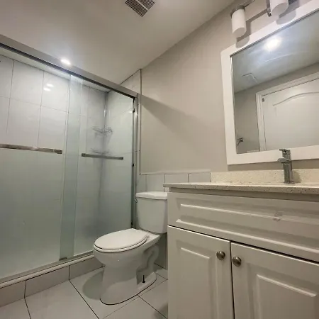 Cozyhaven A Private Entrance, Comfy Basement Apartment In Mississauga With Free Parking Conveniently Located With Easy Access To The Airport Downtown Toronto Major Malls And Highways For A Seamless Stay Exterior photo