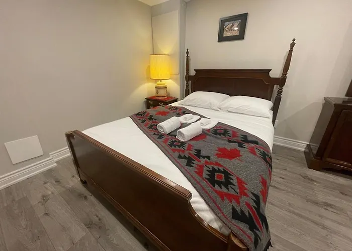Cozyhaven A Private Entrance, Comfy Basement Apartment In Mississauga With Free Parking Conveniently Located With Easy Access To The Airport Downtown Toronto Major Malls And Highways For A Seamless Stay