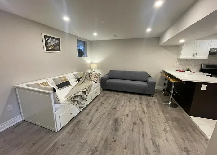 Cozyhaven A Private Entrance, Comfy Basement Apartment In Mississauga With Free Parking Conveniently Located With Easy Access To The Airport Downtown Toronto Major Malls And Highways For A Seamless Stay