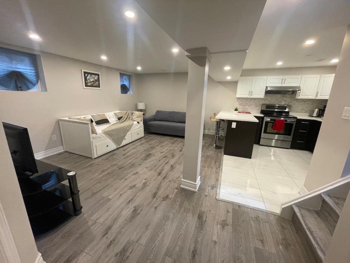 Cozyhaven A Private Entrance, Comfy Basement In With Free Parking Conveniently Located With Easy Access To The Airport Downtown Toronto Major Malls And Highways For A Seamless Holiday home