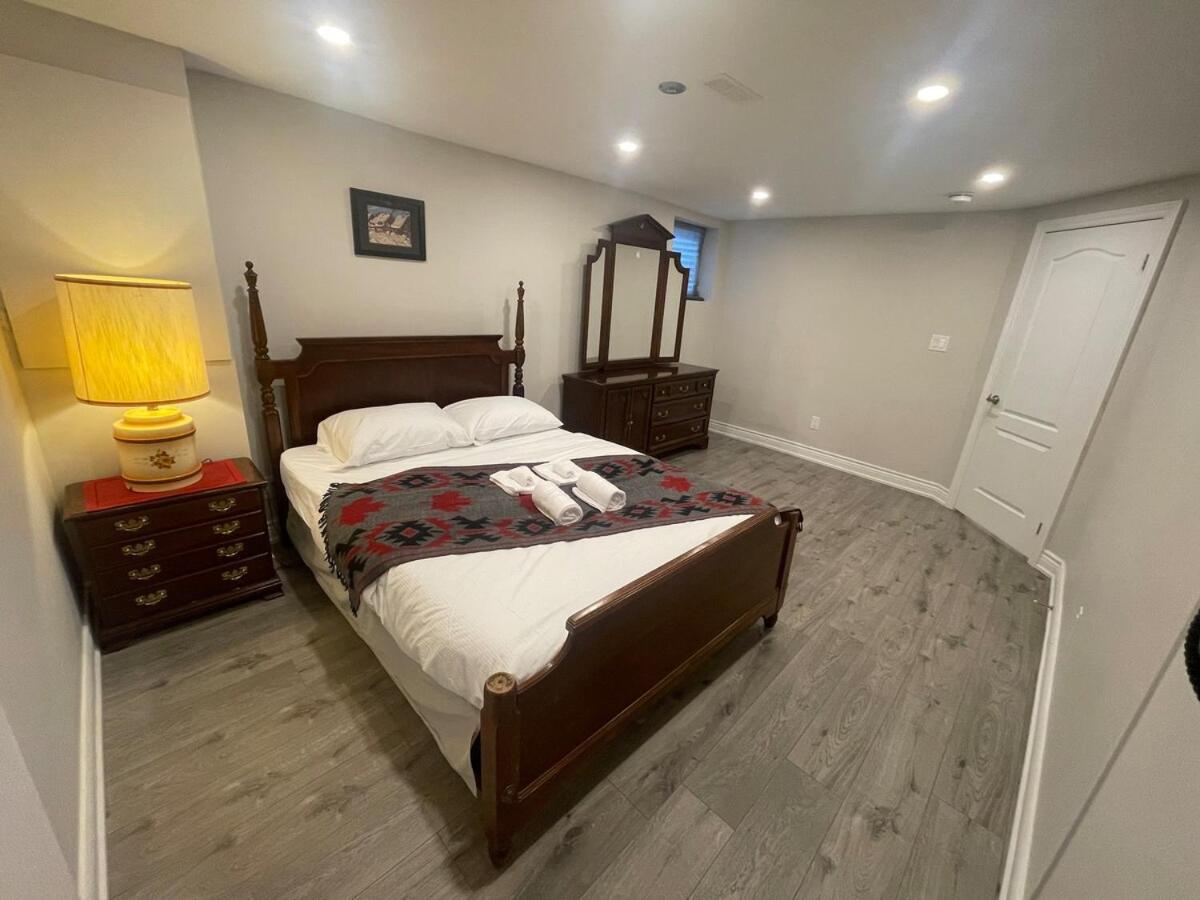 Cozyhaven A Private Entrance, Comfy Basement In With Free Parking Conveniently Located With Easy Access To The Airport Downtown Toronto Major Malls And Highways For A Seamless Holiday home *