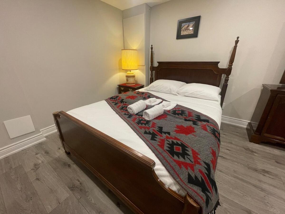 Cozyhaven A Private Entrance, Comfy Basement In With Free Parking Conveniently Located With Easy Access To The Airport Downtown Toronto Major Malls And Highways For A Seamless Holiday home Mississauga