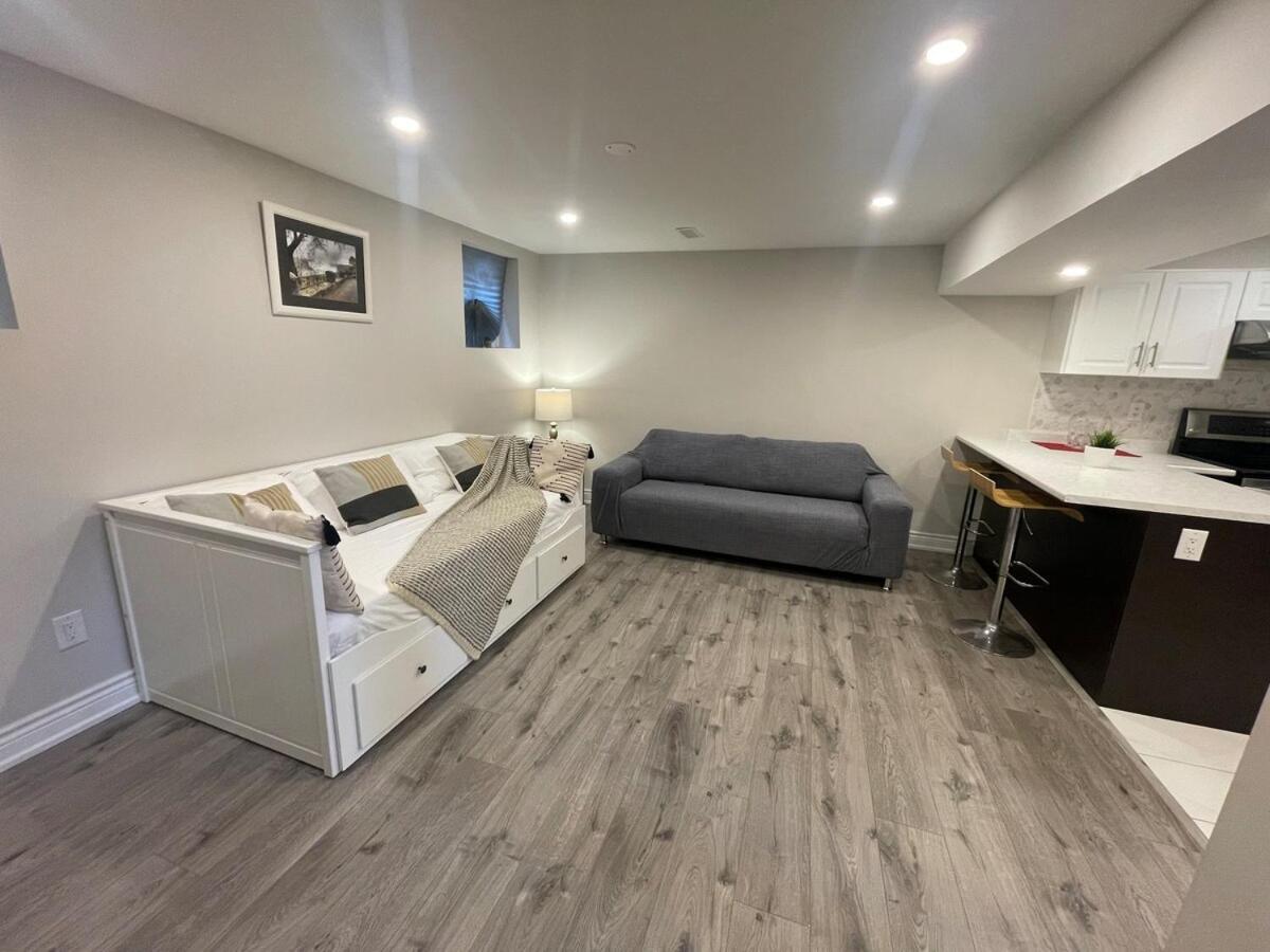 Cozyhaven A Private Entrance, Comfy Basement In With Free Parking Conveniently Located With Easy Access To The Airport Downtown Toronto Major Malls And Highways For A Seamless *