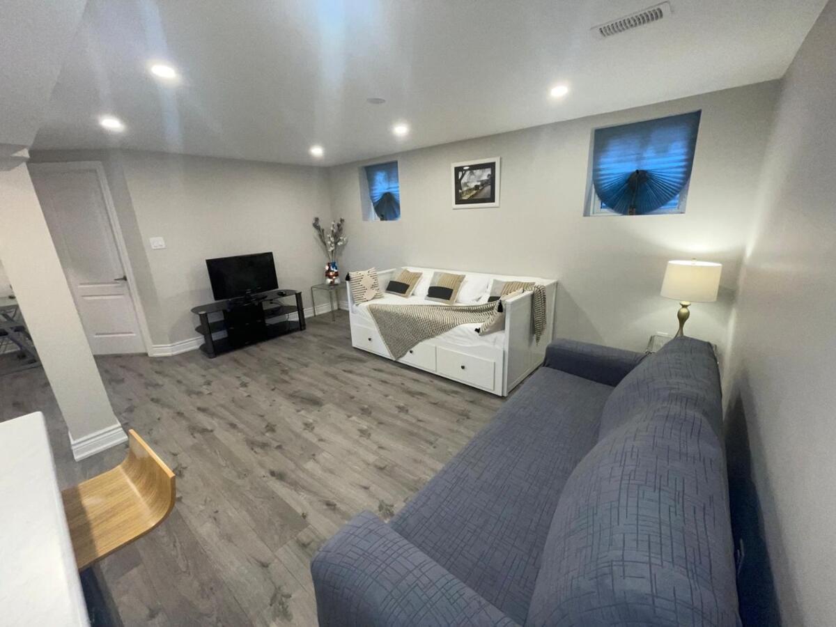 Cozyhaven A Private Entrance, Comfy Basement In With Free Parking Conveniently Located With Easy Access To The Airport Downtown Toronto Major Malls And Highways For A Seamless Holiday home