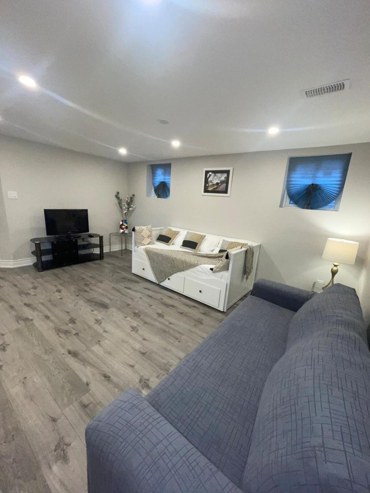 Holiday home Cozyhaven A Private Entrance, Comfy Basement In With Free Parking Conveniently Located With Easy Access To The Airport Downtown Toronto Major Malls And Highways For A Seamless *
