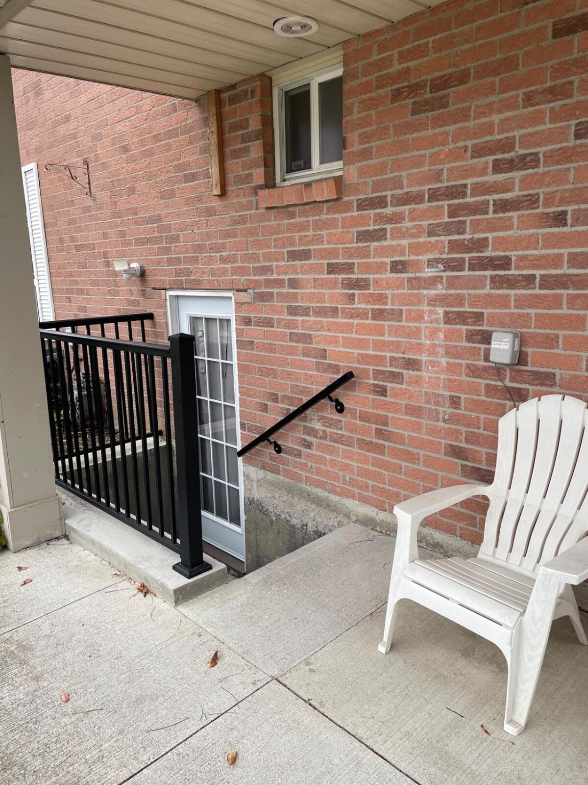 Cozyhaven A Private Entrance, Comfy Basement In With Free Parking Conveniently Located With Easy Access To The Airport Downtown Toronto Major Malls And Highways For A Seamless * Mississauga